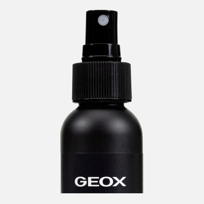 1 3-In-1 Waterproofing Spray 1 3-In-1 Waterproofing Spray