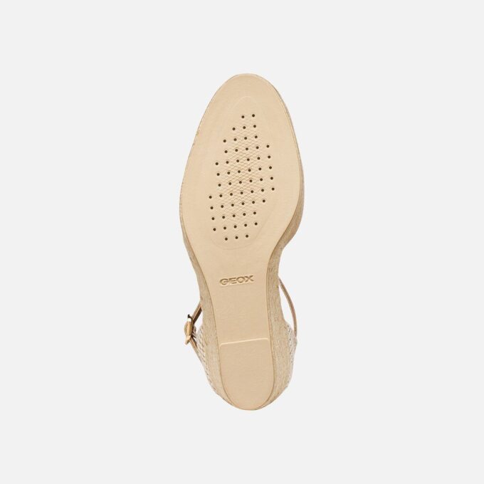 Gelsa Low Woman
